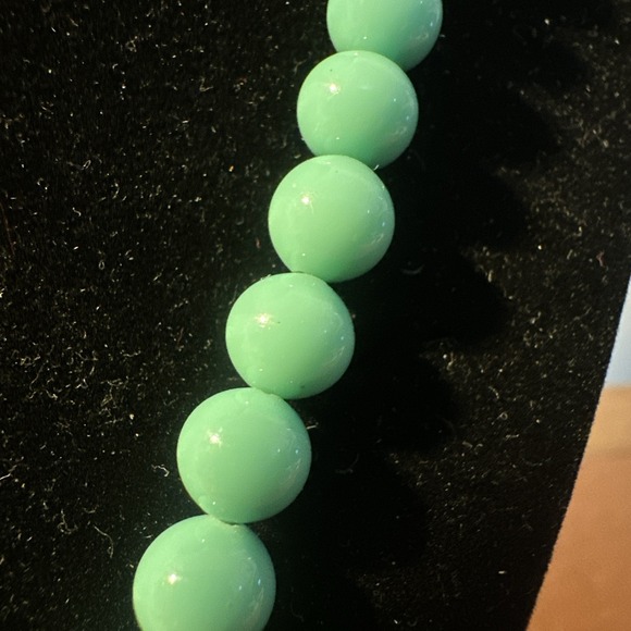 Elegant Turquoise Beaded Necklace - Picture 2 of 9